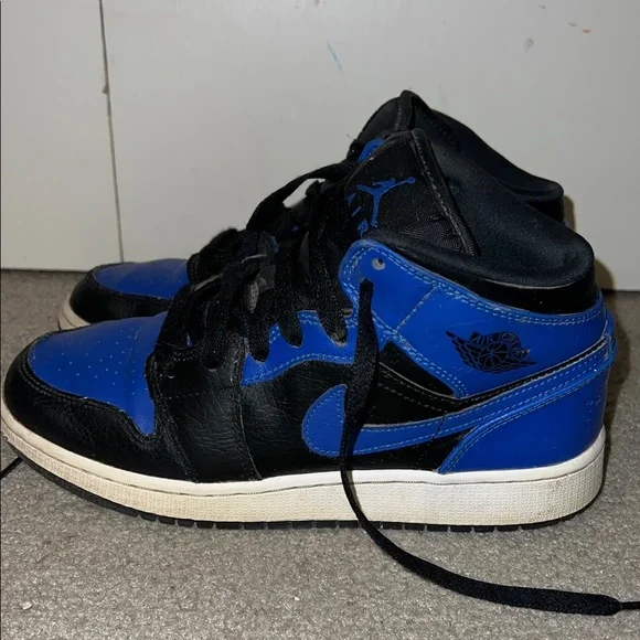 Nike Kids Black and Blue High-Top Air Jordan - Picture 3 of 6